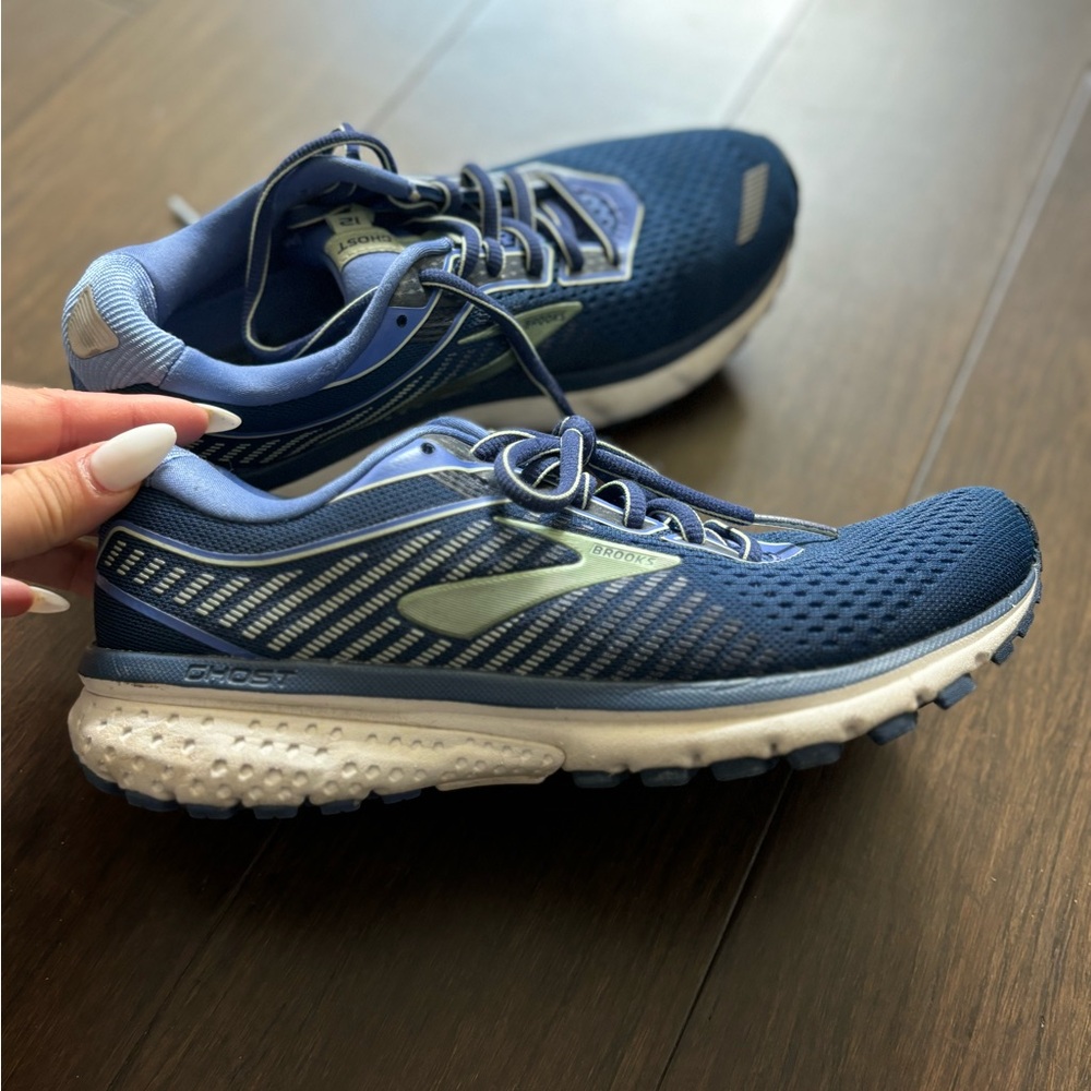 Brooks Sneakers